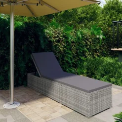 vidaXL Ligbed met kussen poly rattan grijs